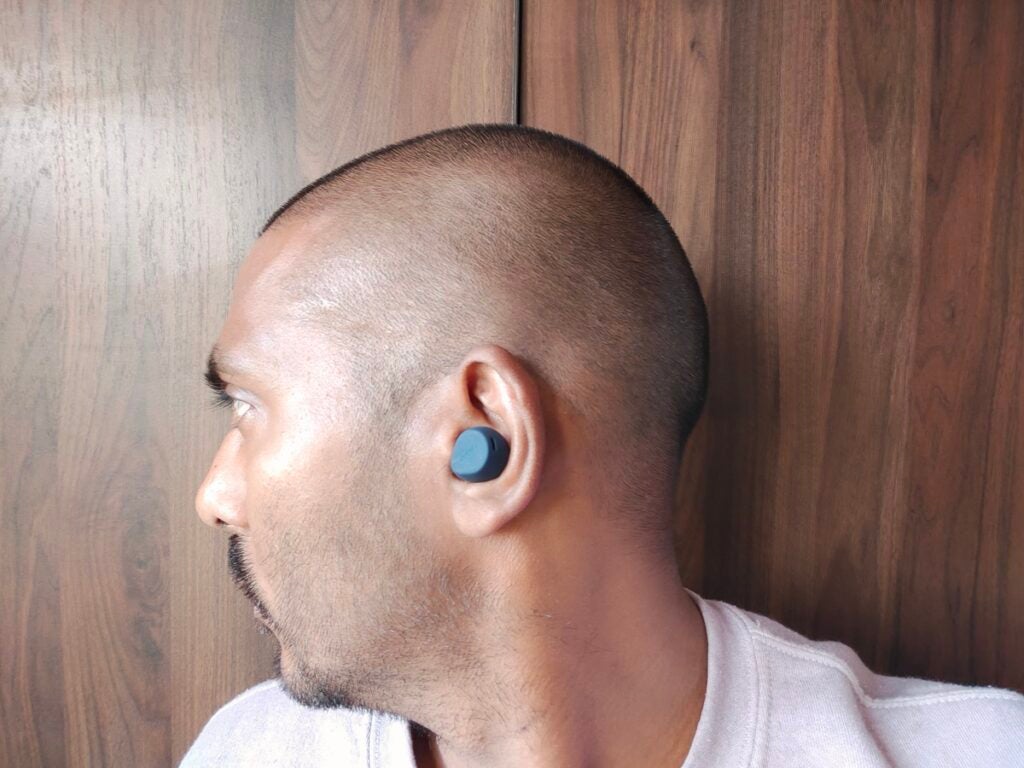 Jabra Elite 7 Active Ohrhörer werden getragen