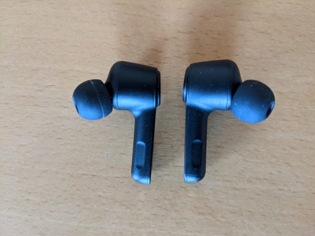 Nokia Ohrhörer nebeneinander