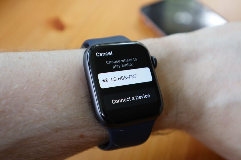 Wählen Sie einen Kopfhörer aus, um offline auf der Apple Watch zu hören