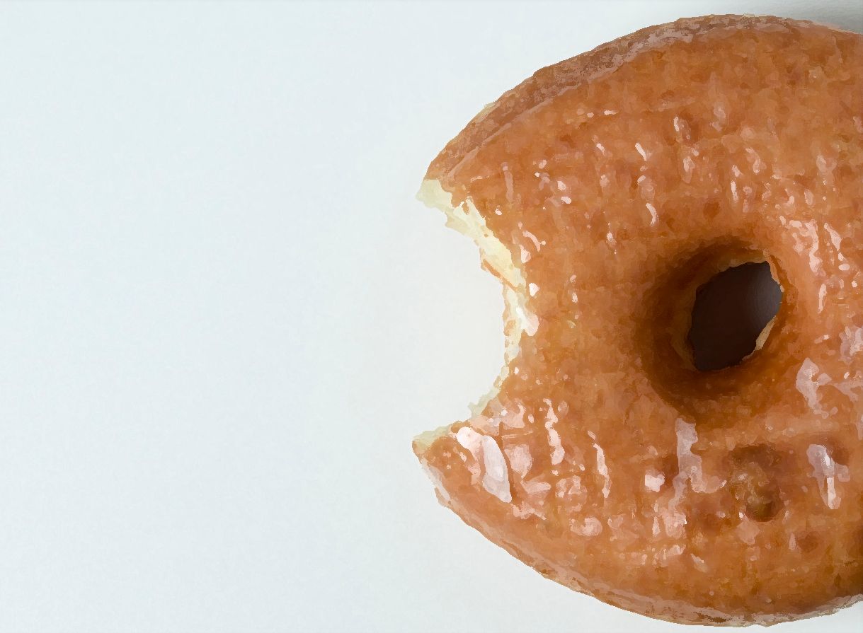 halb aufgegessener Donut