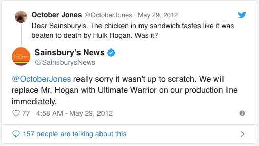 Sainsbury-Tweet reagiert mit Humor auf einen negativen Kommentar