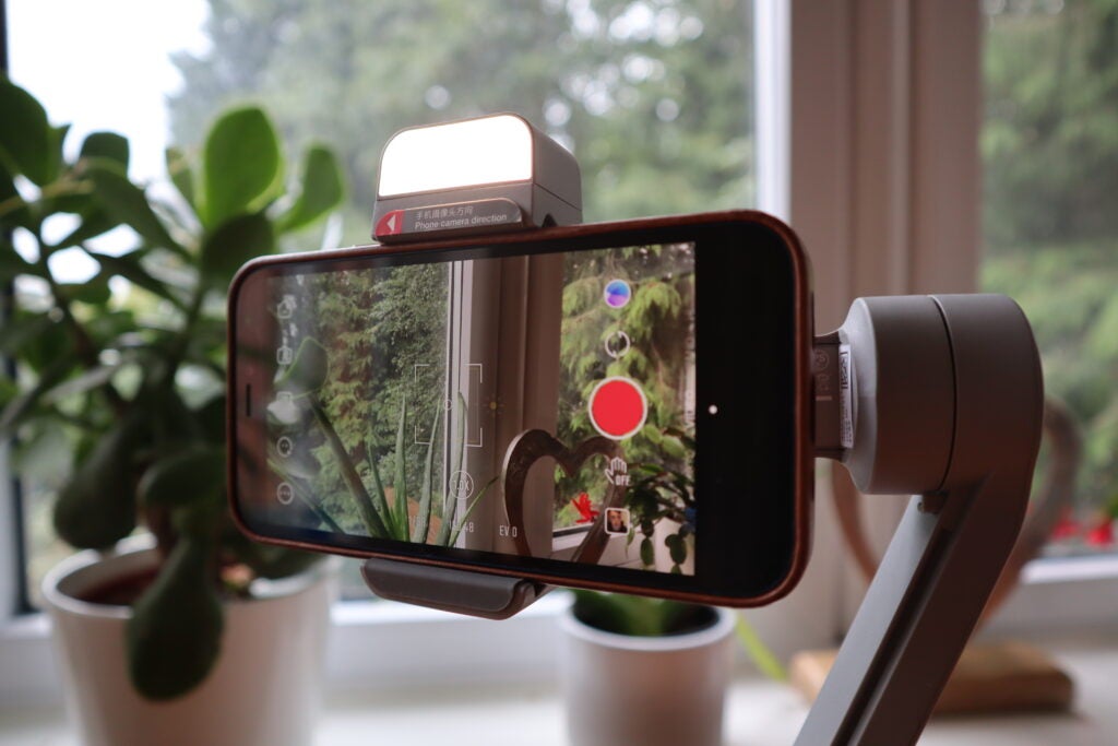 Der Smooth-Q3 verfügt über ein integriertes Fülllicht für Selfie-Aufnahmen