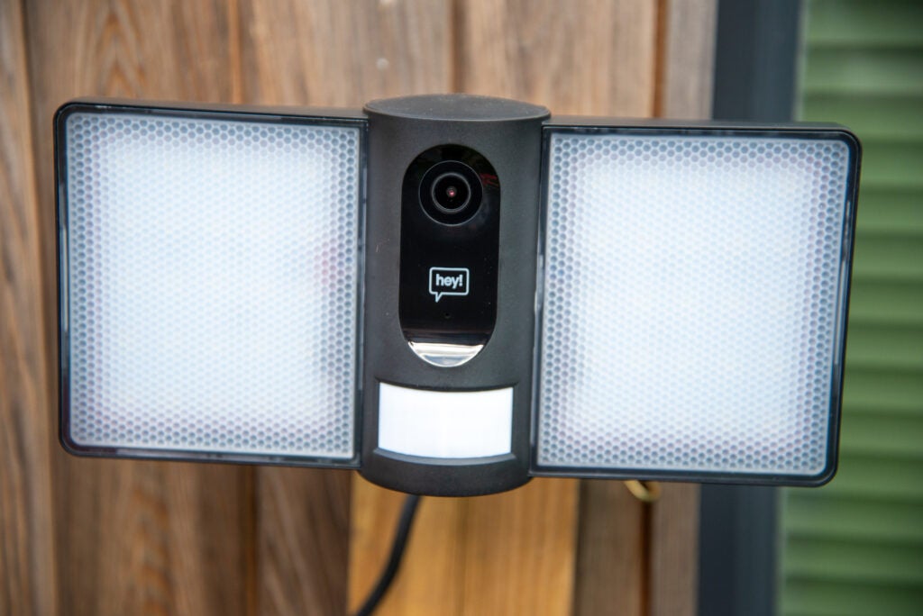 Hey!  Smart Floodlight Kamera vorne