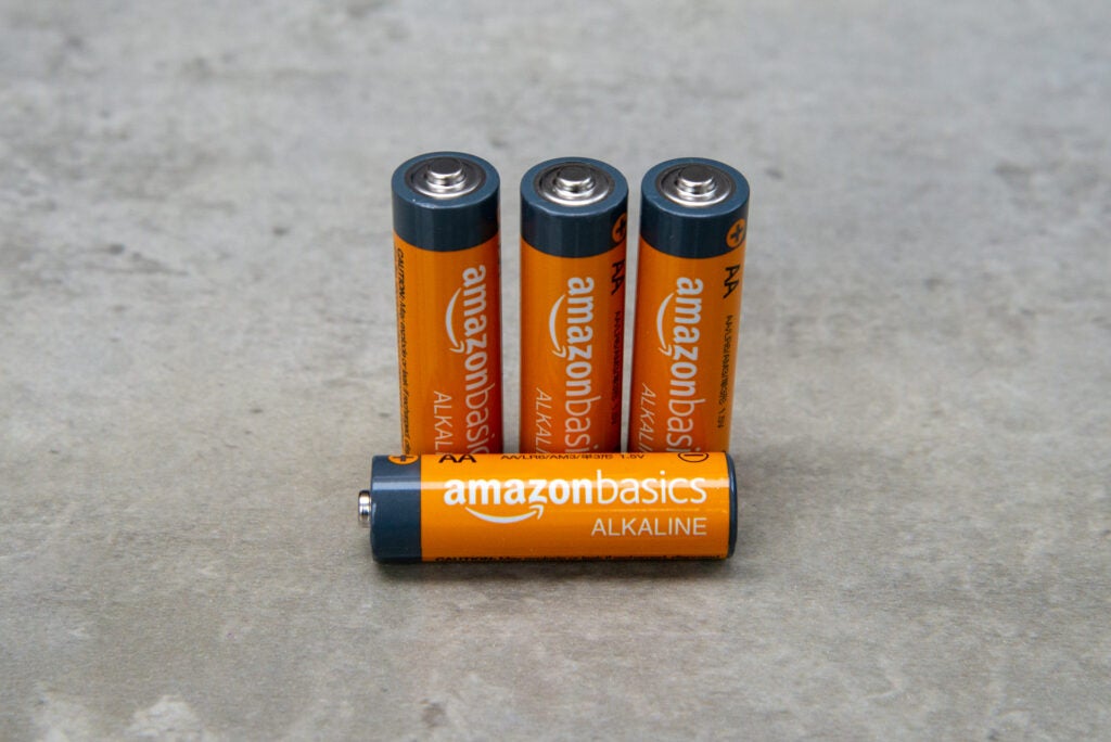 Amazon Basics Alkaline AA eine Batterie liegend