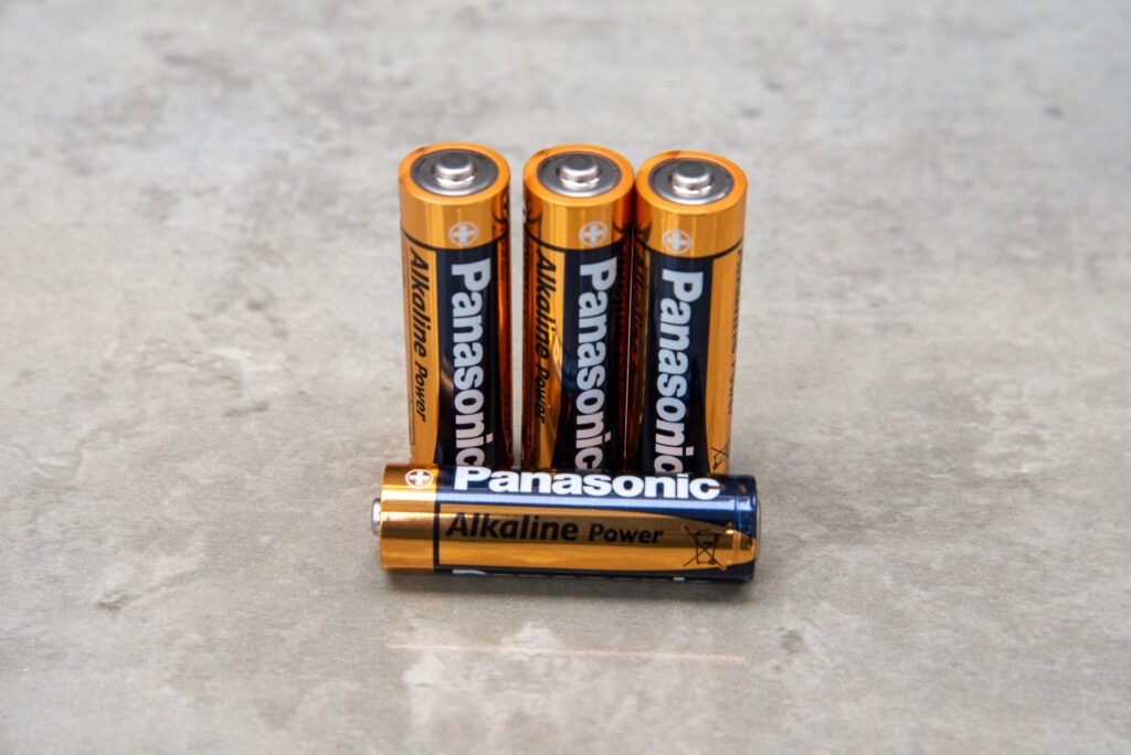 Panasonic Alkaline Power AA eine Batterie liegend