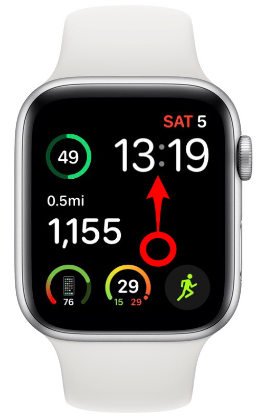 Öffnen Sie das Kontrollzentrum auf Ihrer Apple Watch, indem Sie von Ihrem Zifferblatt nach oben wischen.