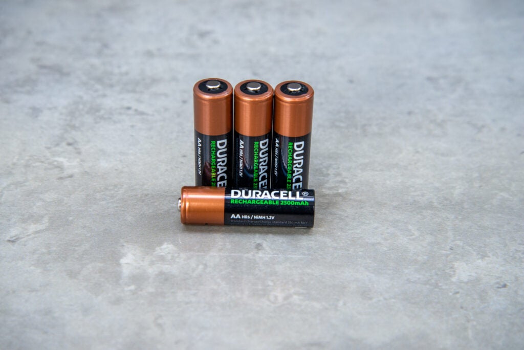 Duracell Rechargeable AA 2500mAh eine Batterie liegend