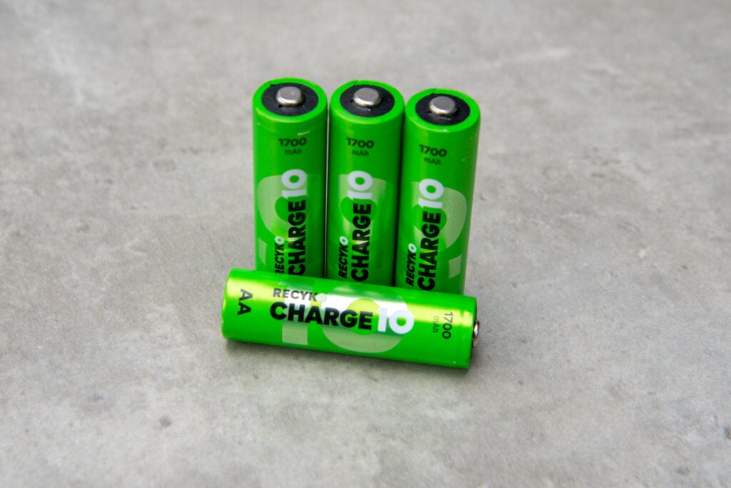 GP Recyko Charge 10 AA eine Batterie liegend