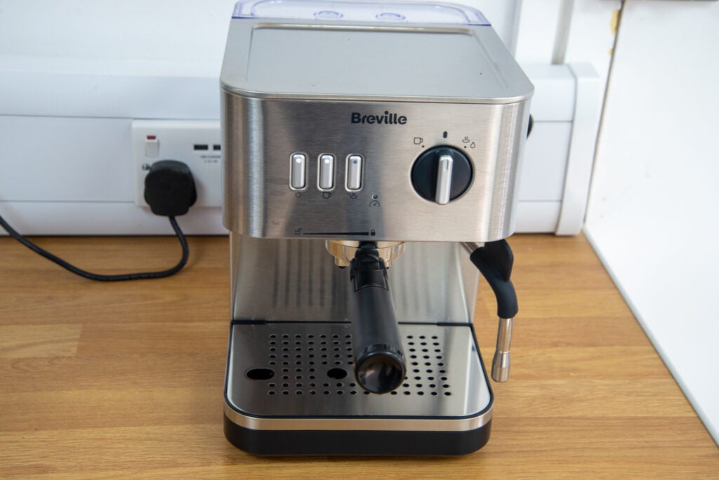 Breville Bijou Espressomaschine VCF149 Auslauf eingesetzt