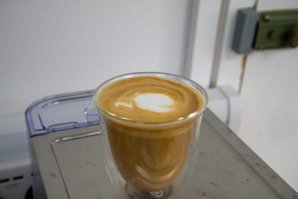 Breville Bijou Espressomaschine VCF149 Milchkaffee