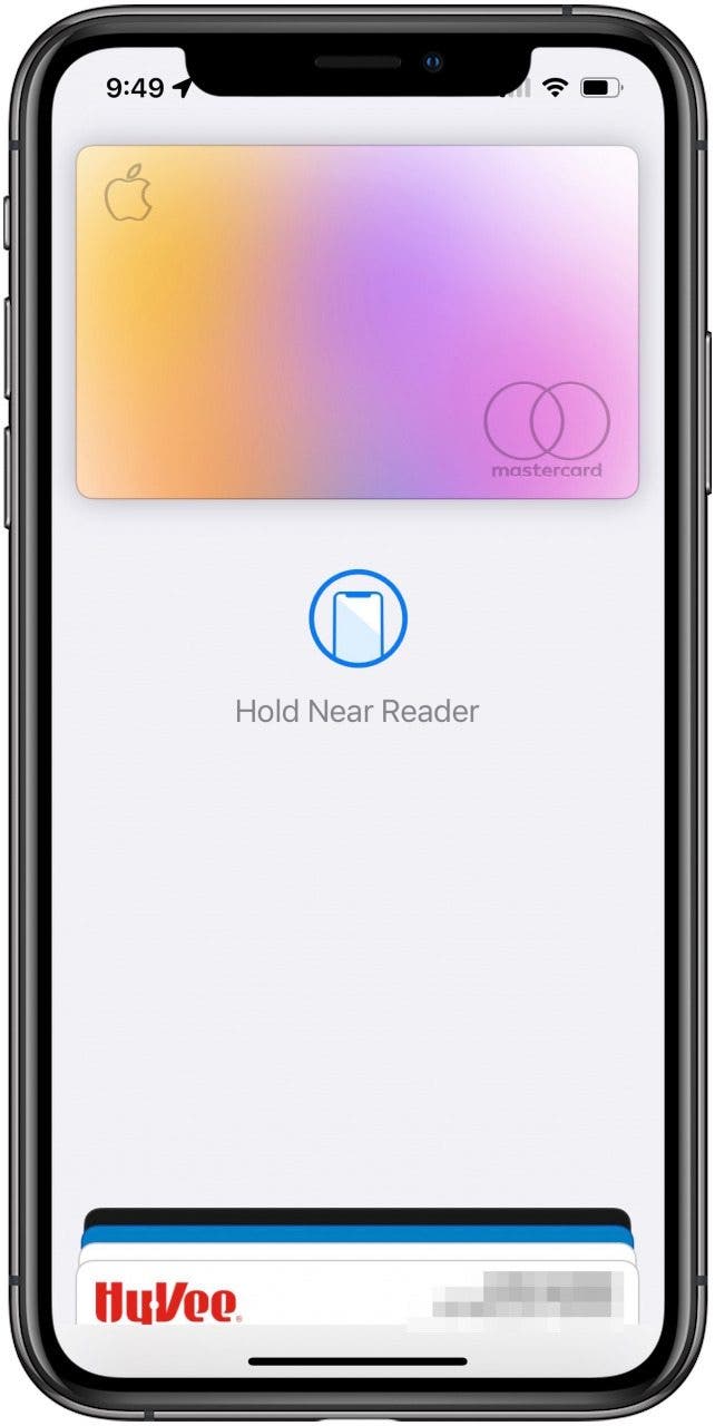 Apple Pay-Bildschirm mit der Aufschrift Hold Near Reader.