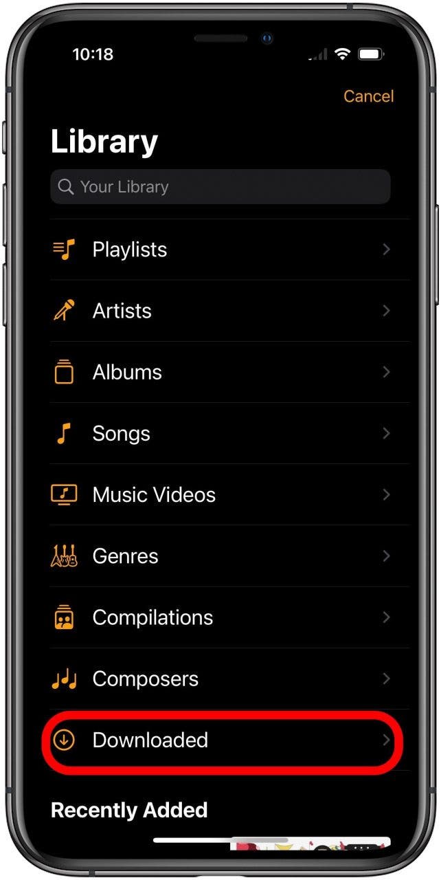 Uhr-App im Bildschirm „Songbibliothek“ mit markierter Option „Heruntergeladen“.