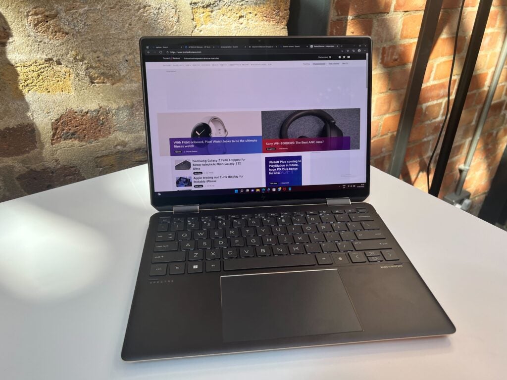 Der Hp Spectre x360 Laptop im normalen Modus bei einer Presseveranstaltung