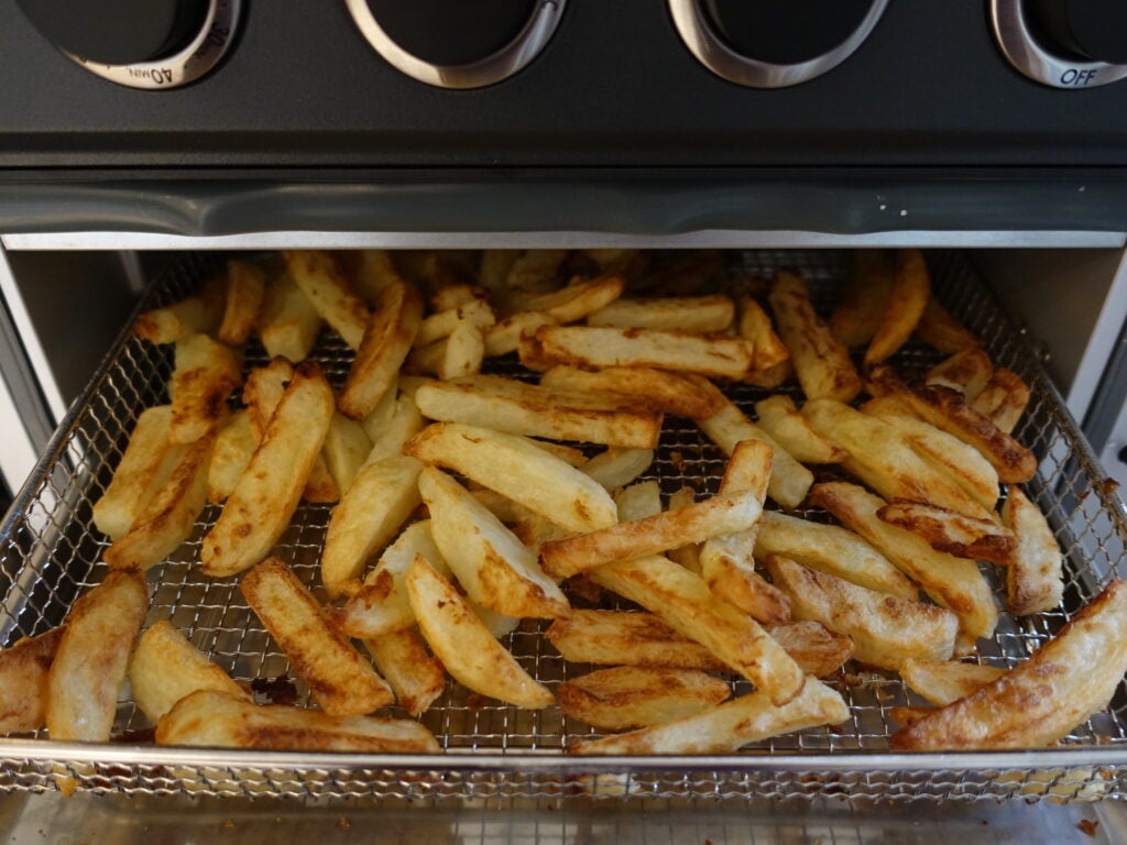 Hausgemachte Pommes im Cuisinart Air Fryer zubereitet