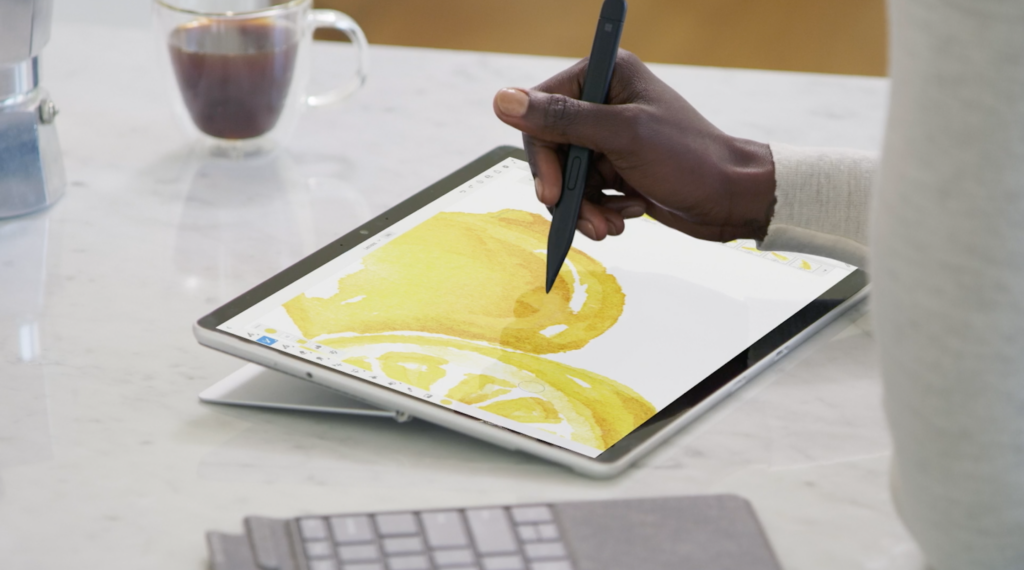 Das Surface Pro 8 wird mit dem Slim Pen 2 verwendet