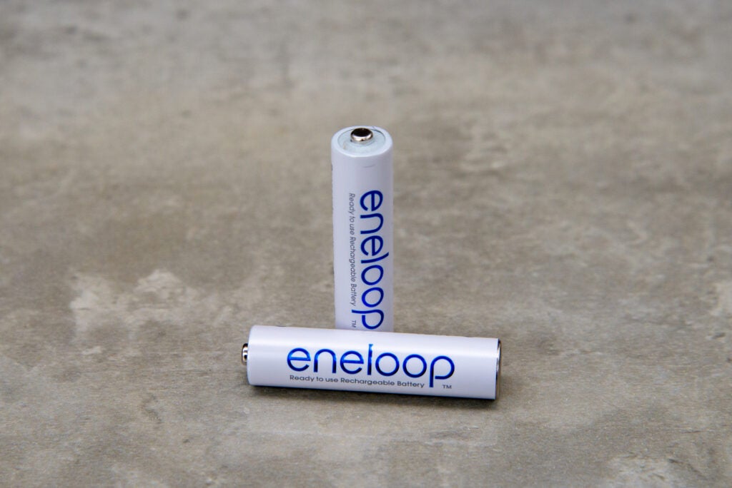 Eneloop AAA eine Batterie liegend