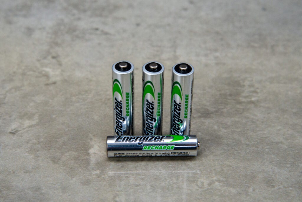 Energizer Recharge Power Plus AAA 700mAh eine Batterie liegend
