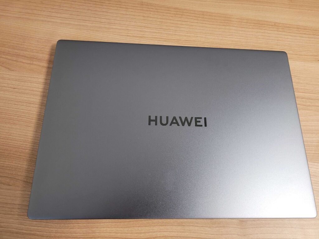 Das Huawei MateBook D 16 zum Anfassen