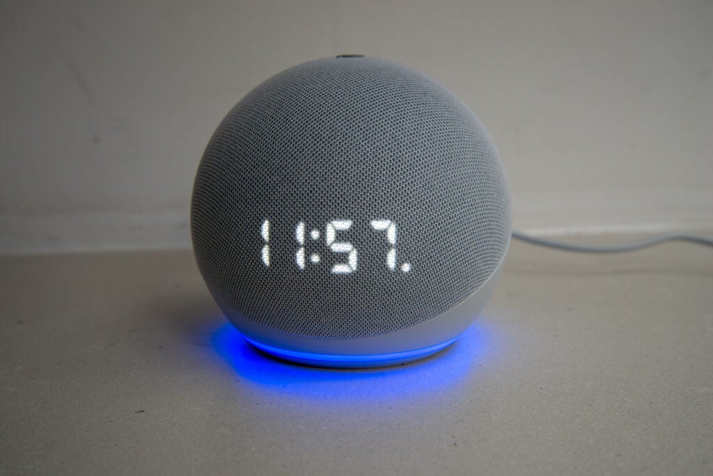 Amazon Echo Dot mit Uhr (4. Generation) Alarmset