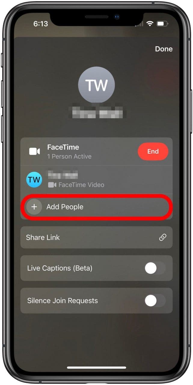 FaceTime-App mit geöffnetem Menü für einen aktiven Anruf und markierter Option „Personen hinzufügen“.