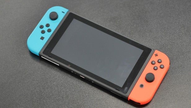 Nintendo Switch-Konsole in Blau und Rot