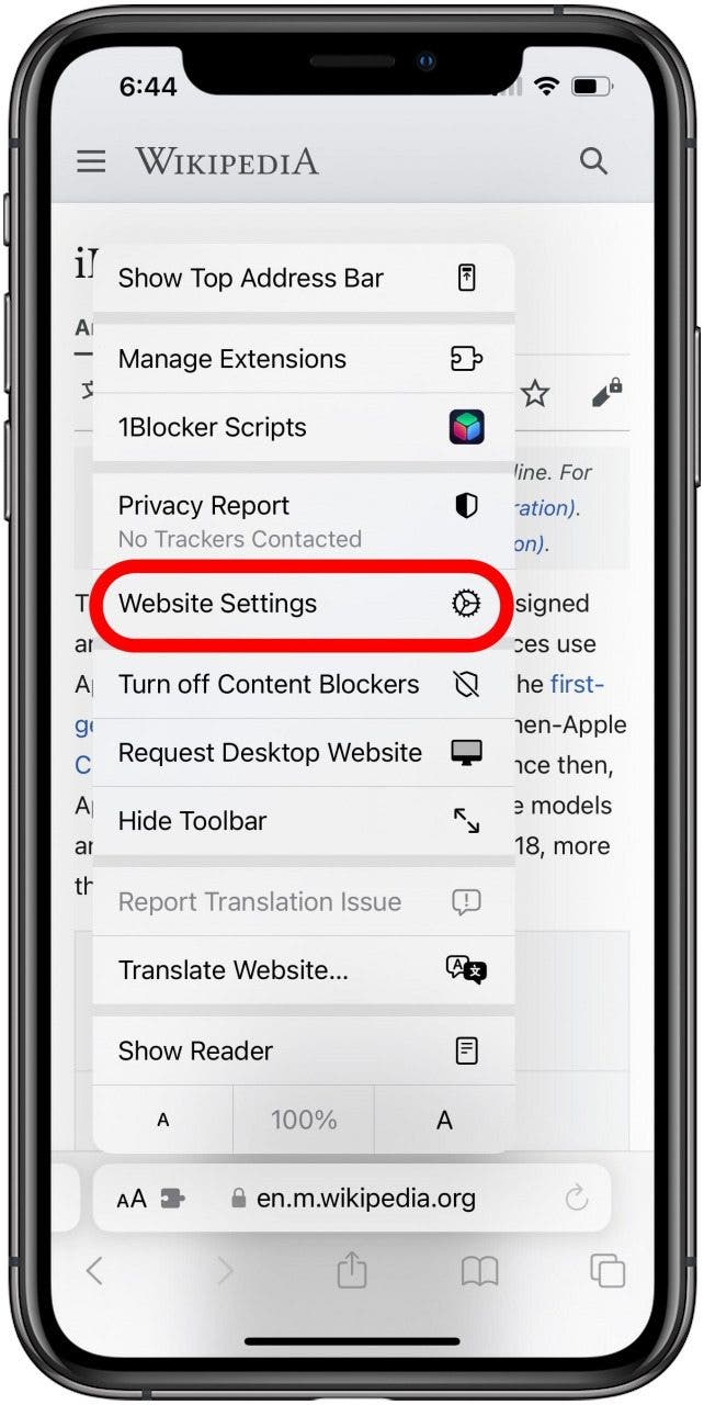 Safari in iOS mit geöffnetem AA-Menü und markierter Option Website-Einstellungen.