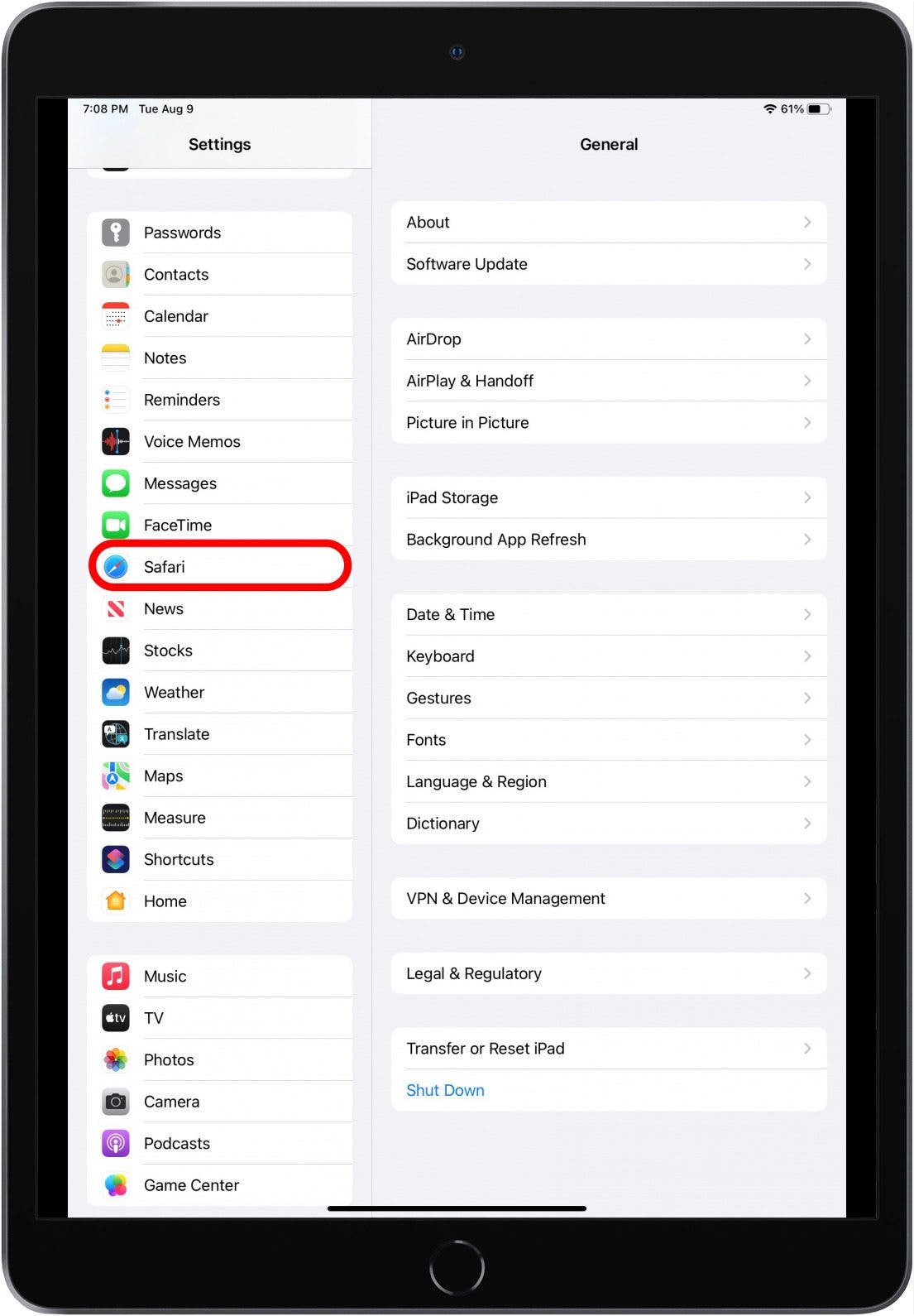 iPad-Einstellungen mit markierter Safari-Option.