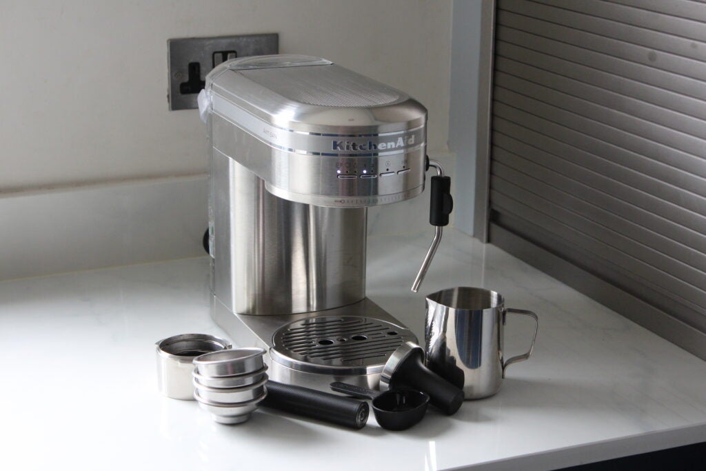 Vorgestelltes Bild der KitchenAid Artisan Espressomaschine