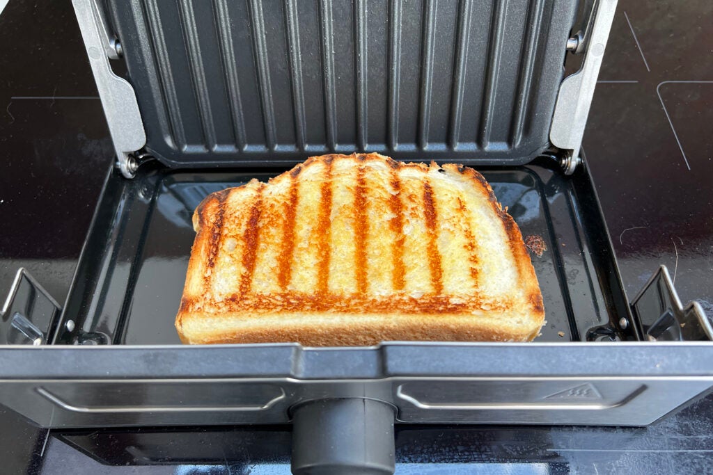 Ninja Foodi 3-in-1 Toaster, Grill & Panini Press geröstetes Käsesandwich