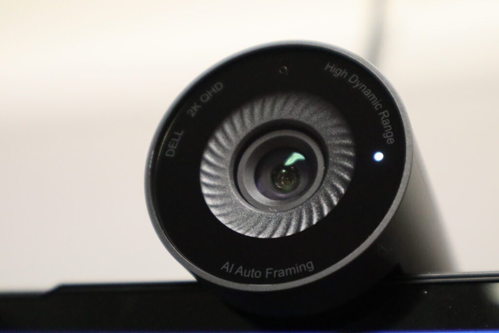 Das Kameraobjektiv der Dell Pro Webcam
