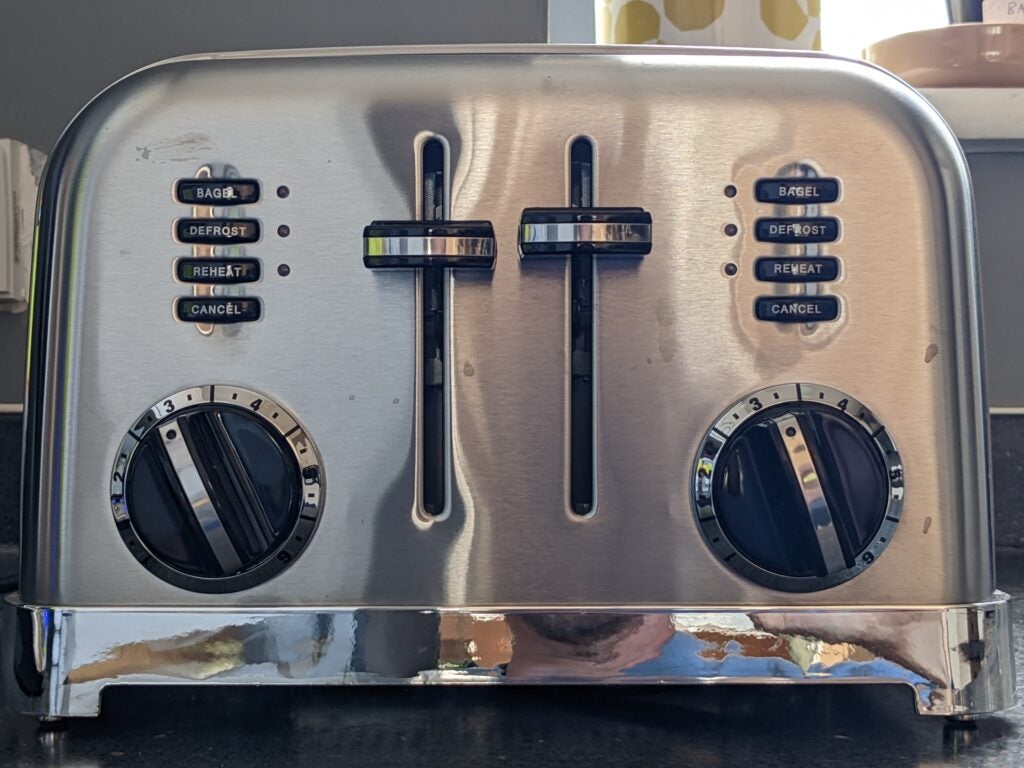 Der Cuisinart Signature Collection 4-Scheiben-Toaster von vorne gesehen