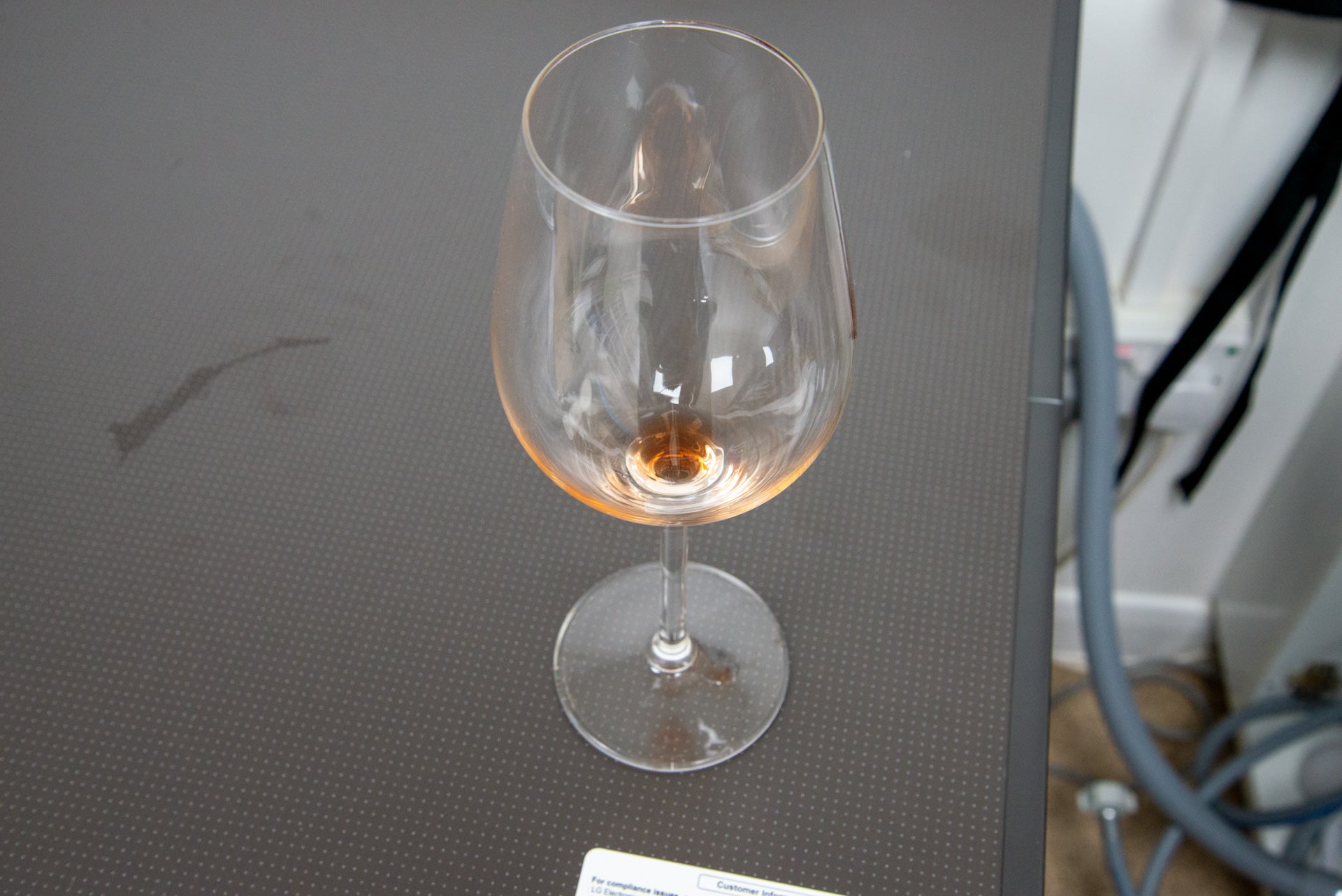 LG TrueSteam QuadWash DF455HMS Freistehender Geschirrspüler Schmutziges Weinglas