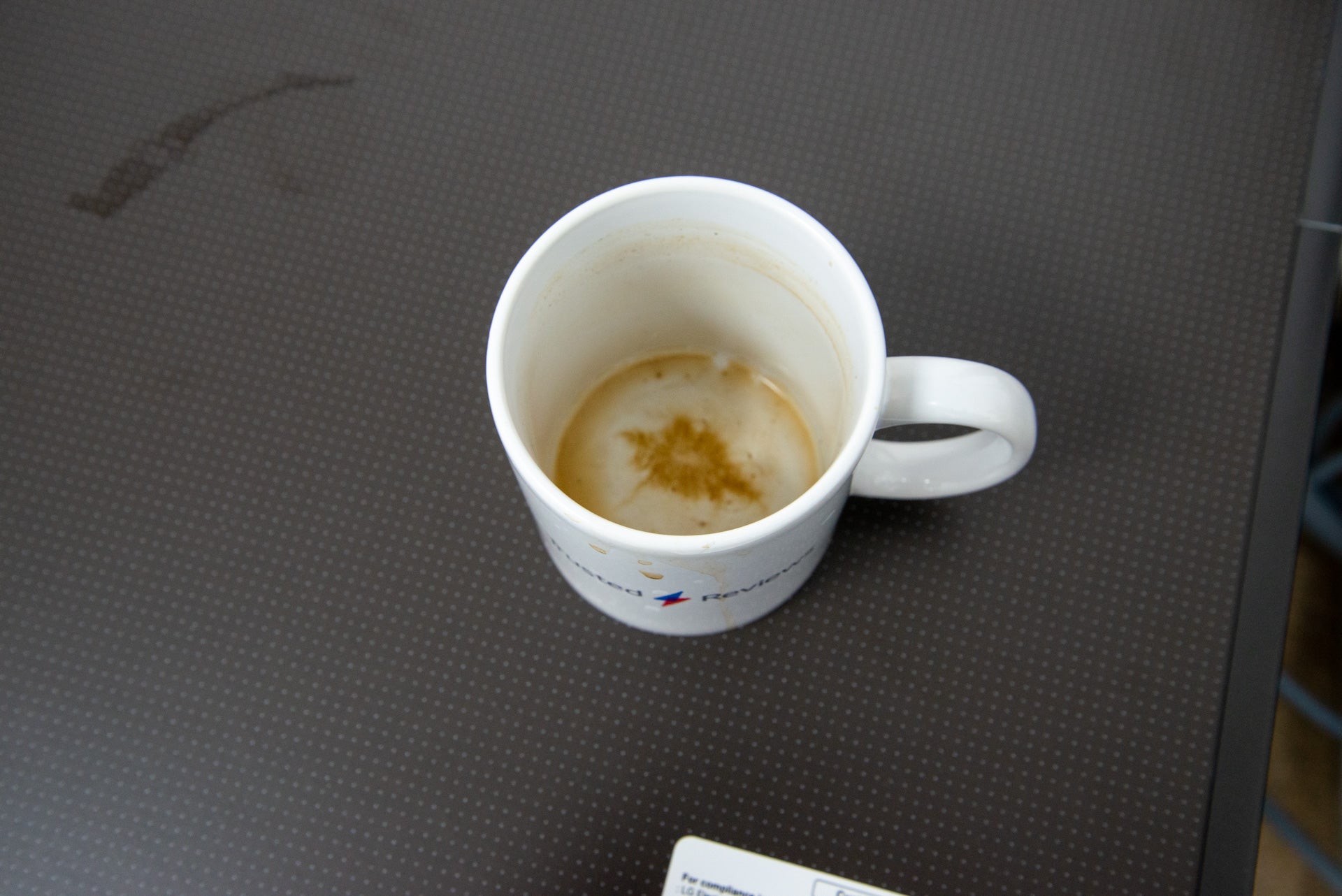 LG TrueSteam QuadWash DF455HMS Freistehender Geschirrspüler Schmutzige Kaffeetasse