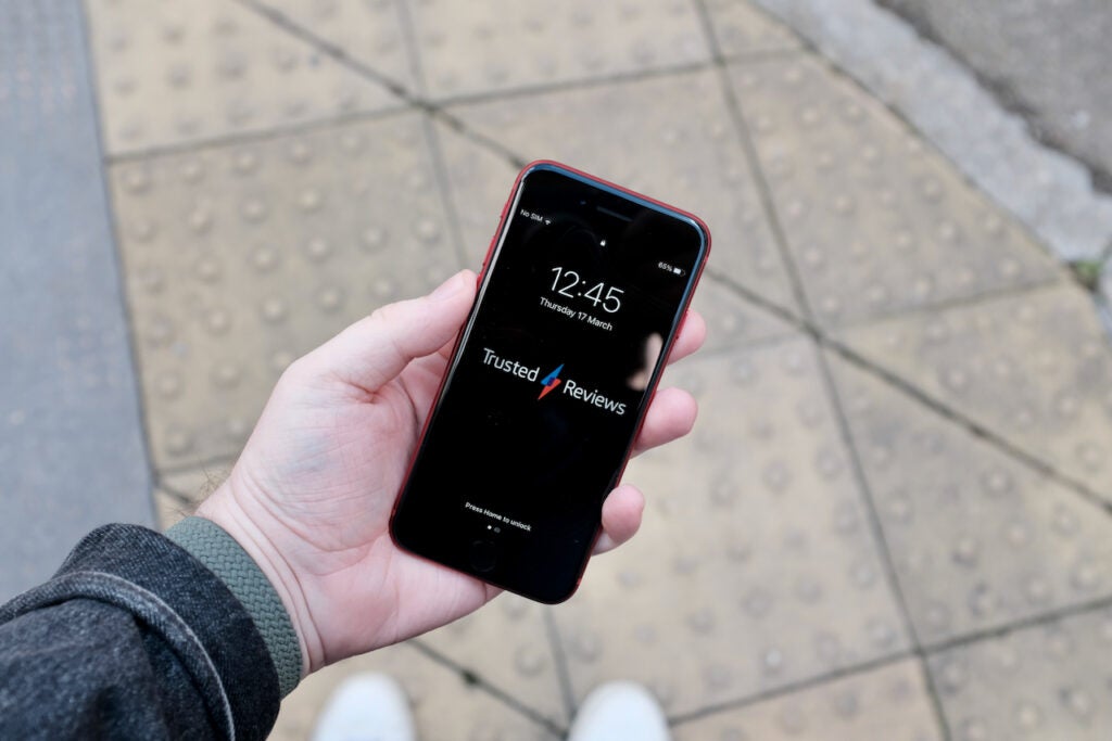 Das 4,7 Zoll Display des iPhone SE 2022