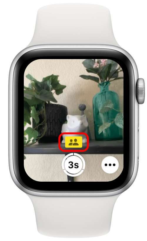 Screenshot des Kamera-App-Bildschirms der Apple Watch mit hervorgehobenem Symbol für die gemeinsam genutzte Bibliothek
