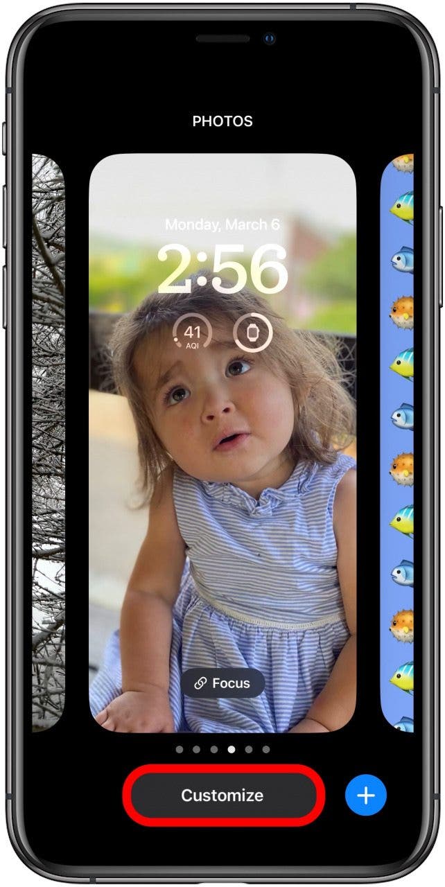 Tippen Sie auf Anpassen, wie Hintergrundbilder auf iOS 16 gelöscht werden