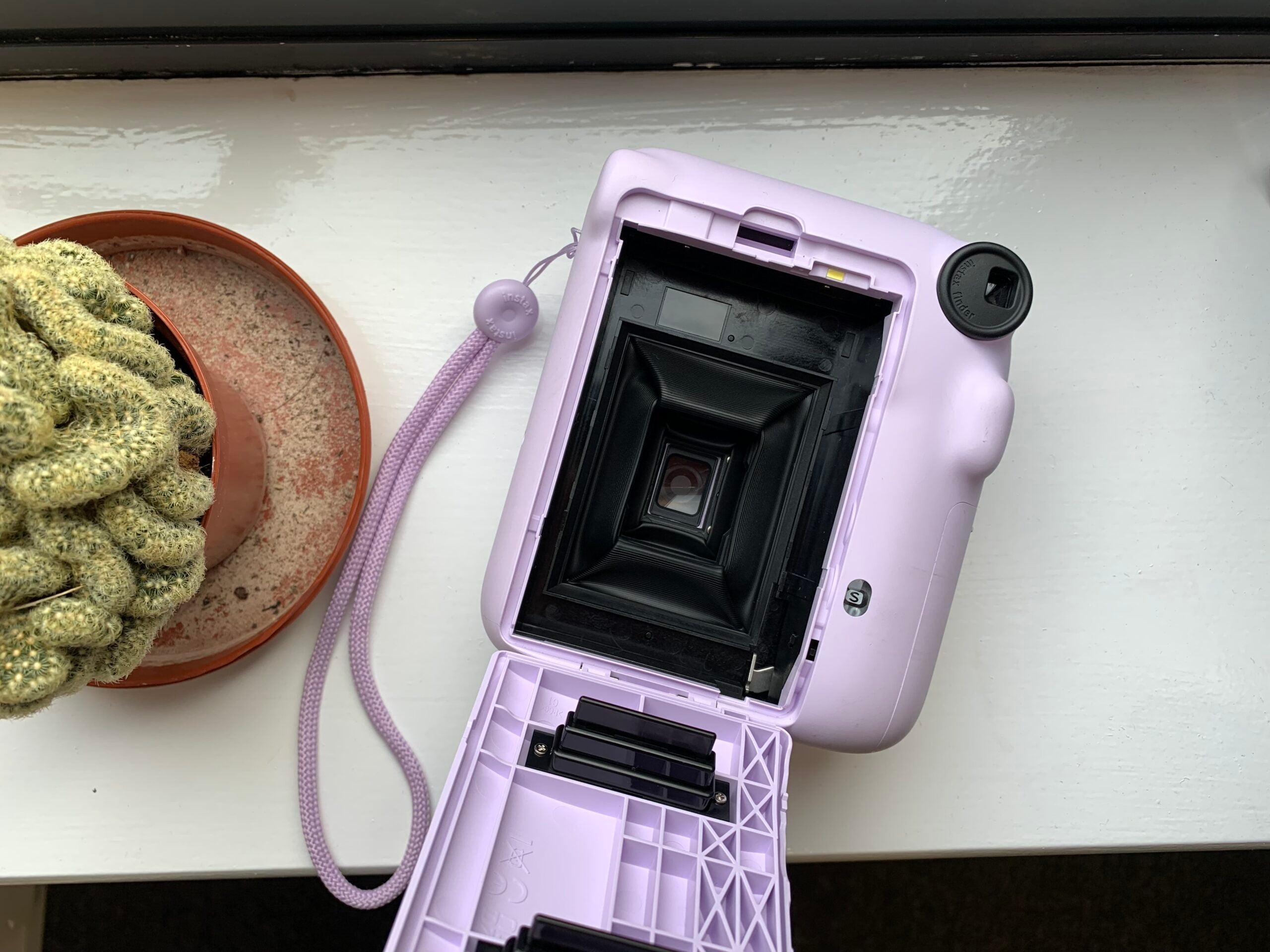 So laden Sie einen Film in eine Instax Mini-Kamera