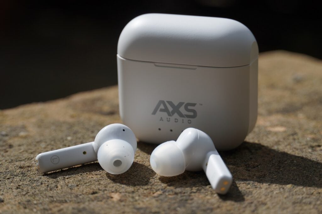 AXS Audio Earbuds vor dem Gehäuse