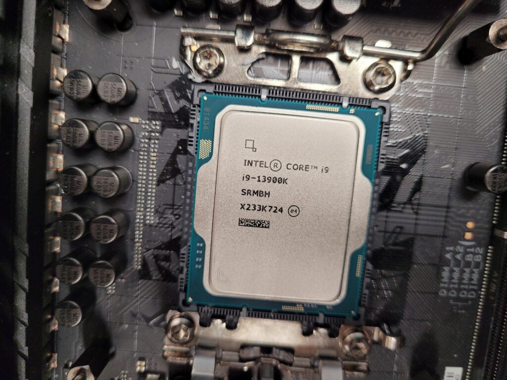 Oben - Intel Core i9-13900K