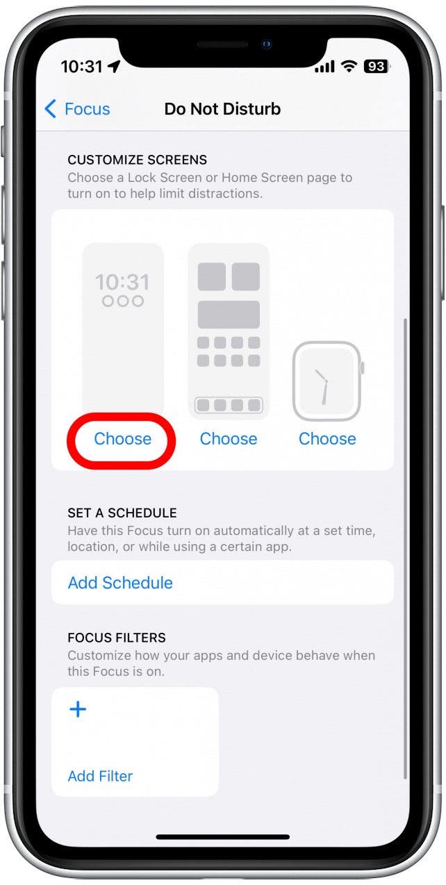 Tippen Sie unter jedem Bildschirm auf „Auswählen“, um einen Sperrbildschirm, einen Startbildschirm und (falls Sie einen angeschlossen haben) ein Apple Watch Face auszuwählen, das angezeigt wird, wenn der Fokus aktiv ist.