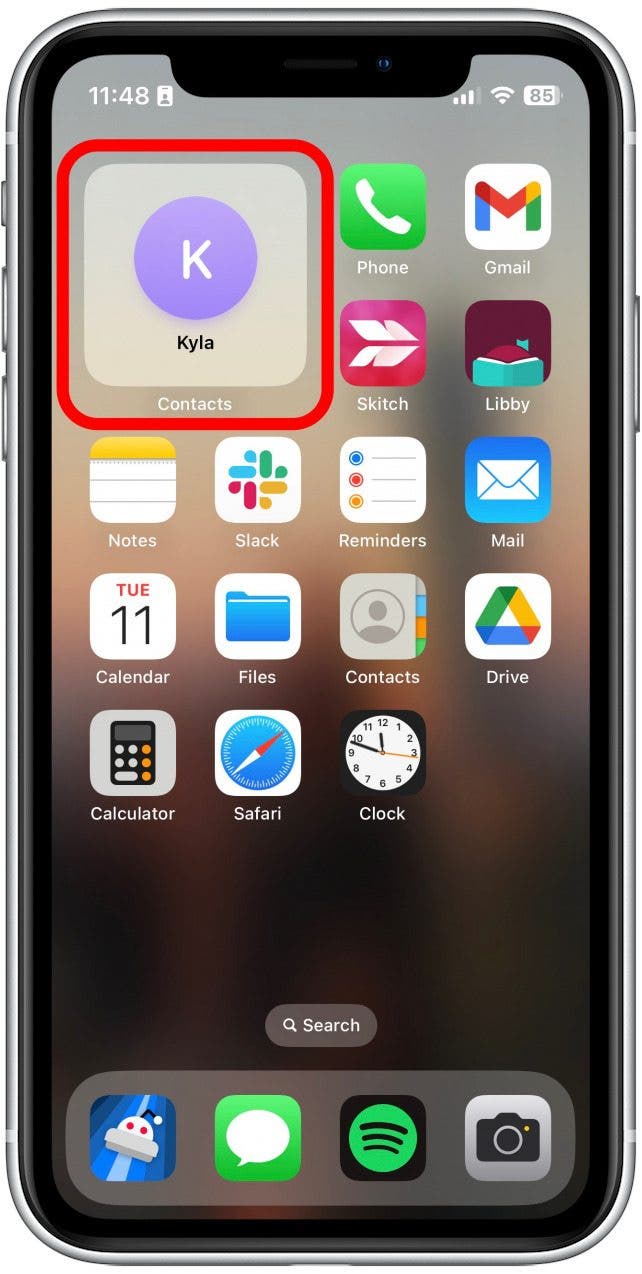 Screenshot des iPhone-Startbildschirms mit skizziertem Kontakte-Widget