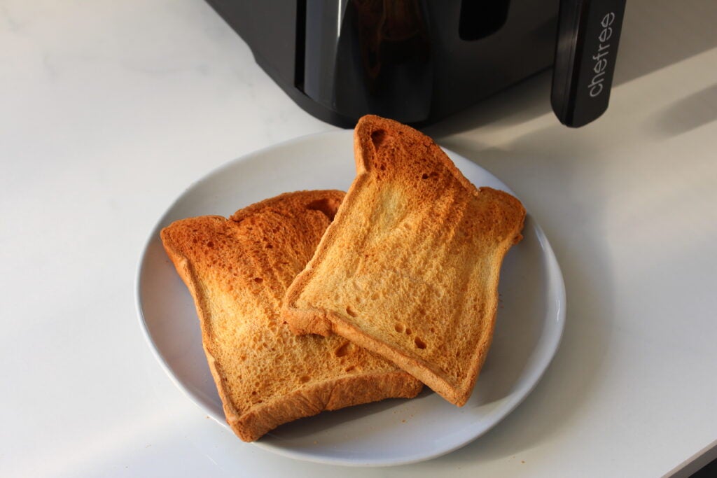 Toast aus der Heißluftfritteuse Chefree AFW01