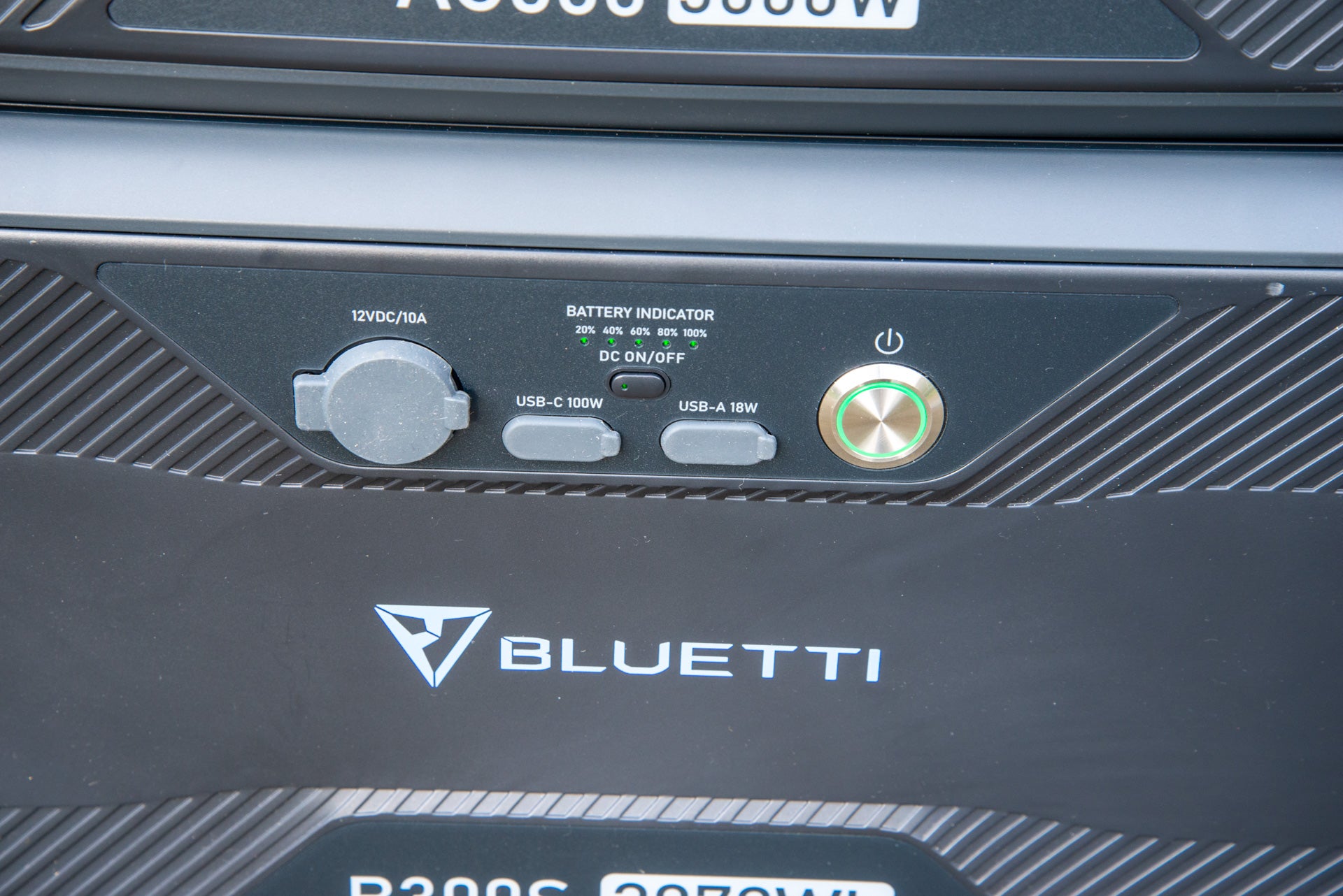 Bluetti AC500 + B300S Home Battery Backup-Batterieanschlüsse