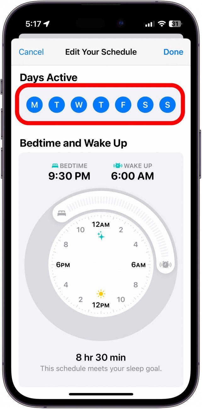 Screenshot des iPhone-Schlafplans mit rot eingekreisten aktiven Tagen