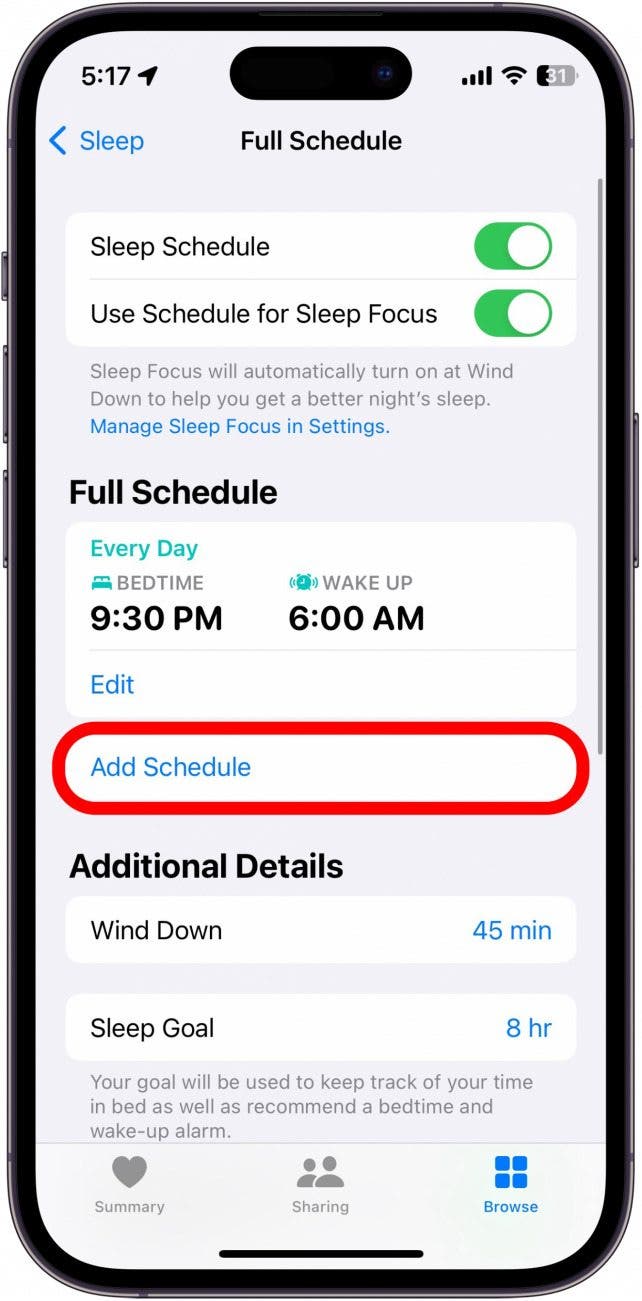 Screenshot des Schlafmenüs der iPhone Health-App mit rot eingekreistem Zeitplan bearbeiten