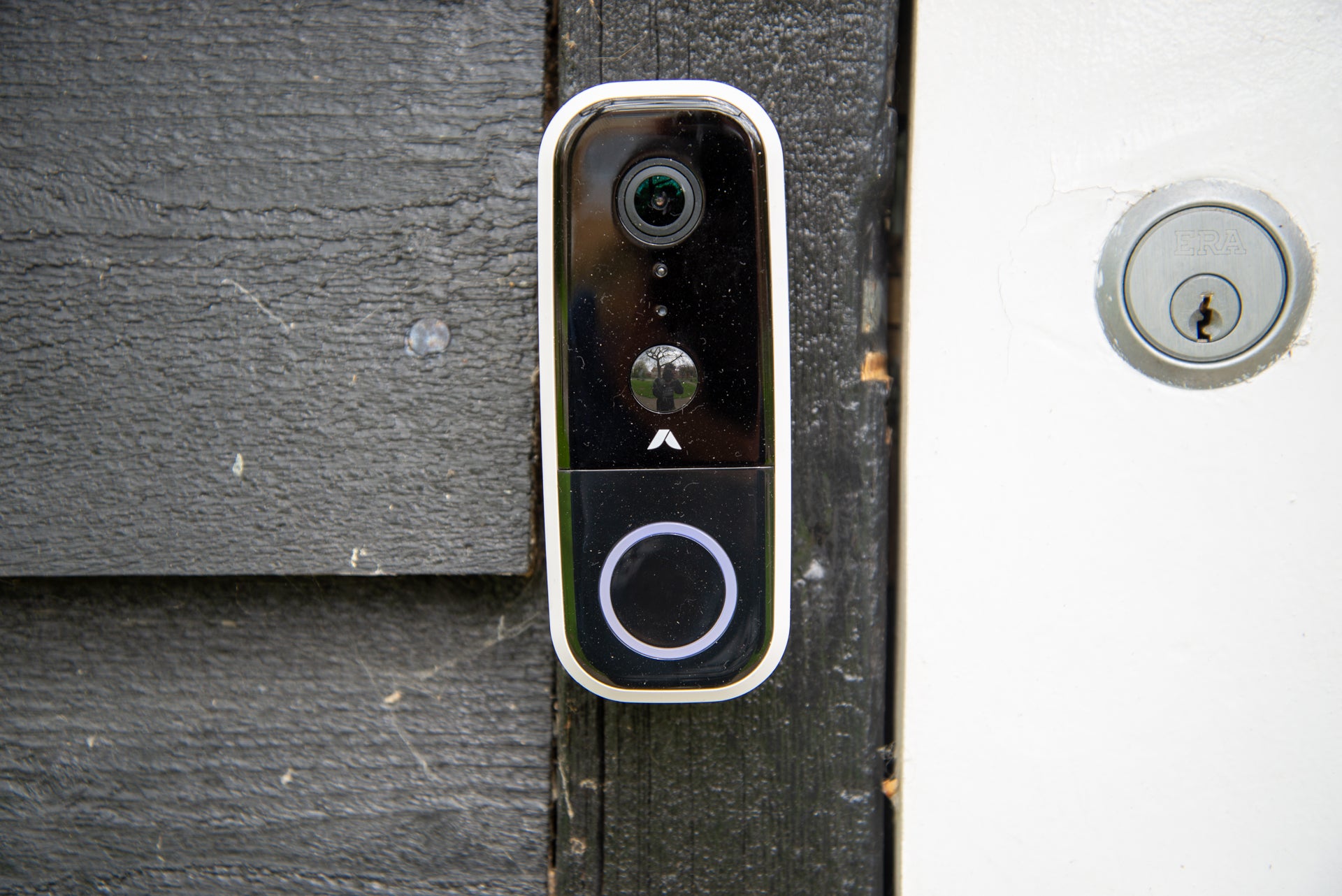 Abode Wireless Video Doorbell installiert