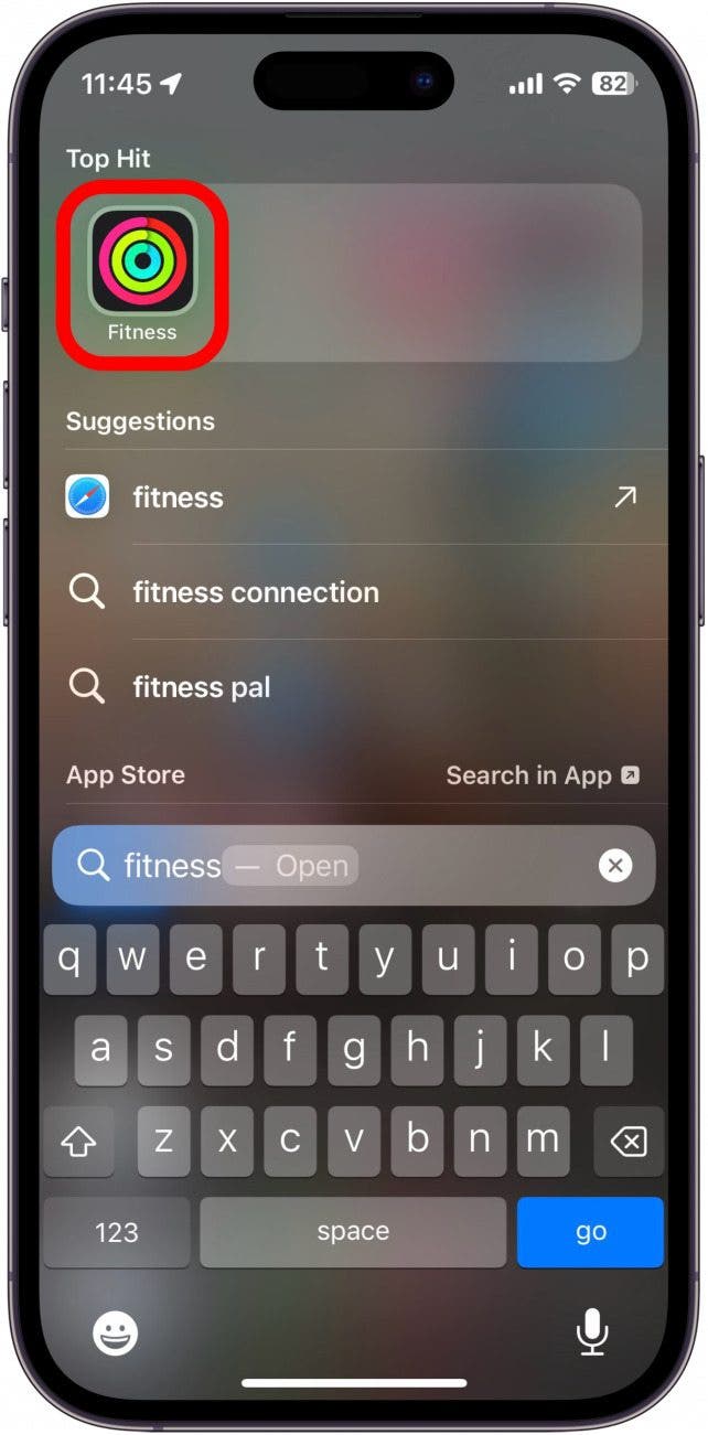 iPhone-Spotlight-Suchergebnis, das die Fitness-App mit einem roten Kästchen um die App anzeigt