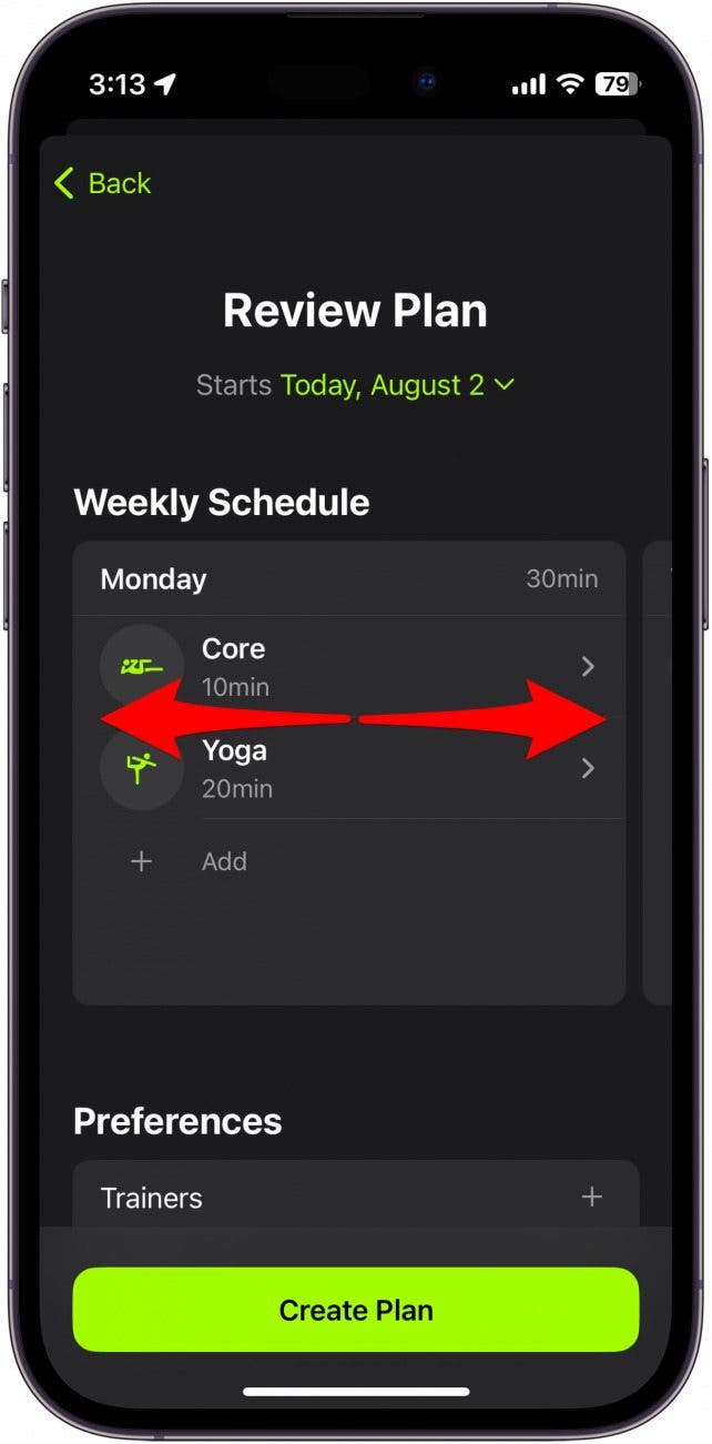 Überprüfung des Apple Fitness Plus-Plans mit wöchentlichem Zeitplan und roten Pfeilen, die nach links und rechts zeigen und anzeigen, dass Sie nach links oder rechts wischen müssen