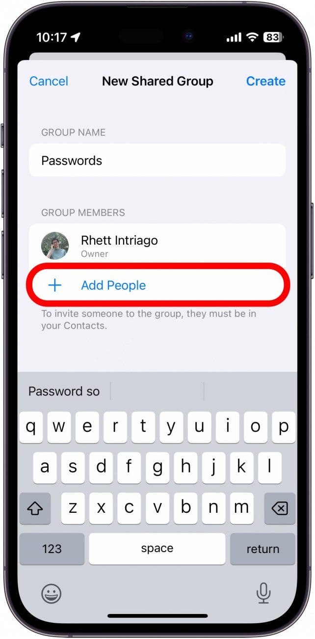Erstellen Sie auf dem iPhone eine gemeinsame Passwortgruppe mit der rot eingekreisten Schaltfläche „Personen hinzufügen“.