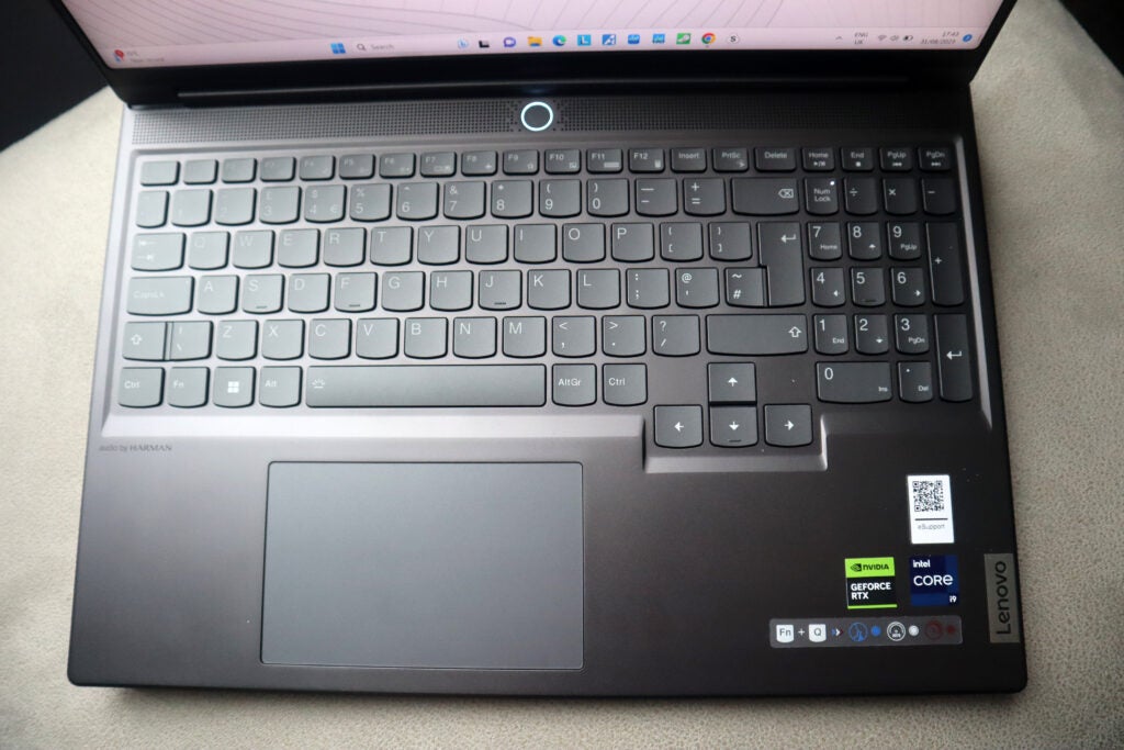Tastatur und Trackpad – Lenovo Legion Slim 7i 16